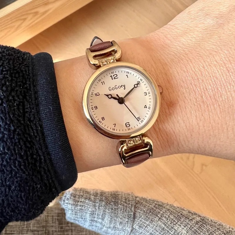 Luxury Watch Sale - นาฬิกาข้อมือผู้หญิงสุดคลาสสิค ลดราคาพิเศษ หน้าปัดตัวเลขอารบิก ดีไซน์ทันสมัย เหมาะสำหรับนักเรียน นักศึกษา