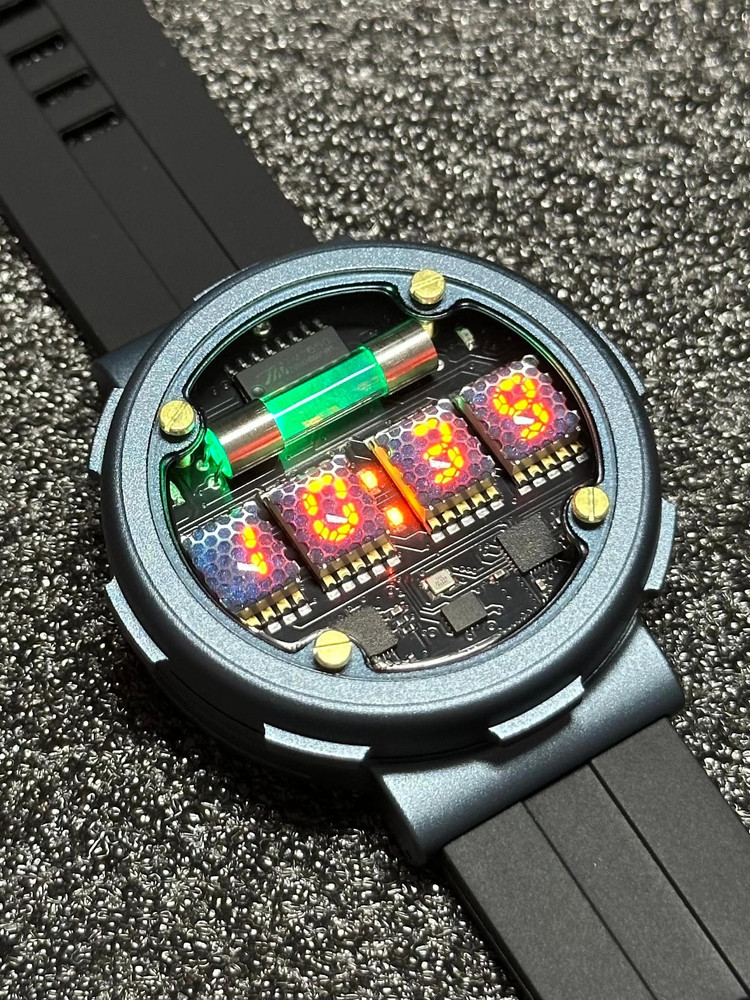 นาฬิกาเรโทรไซเบอร์พังก์แบบหลอด - Luxury Watch Nice บทวิจารณ์และราคา