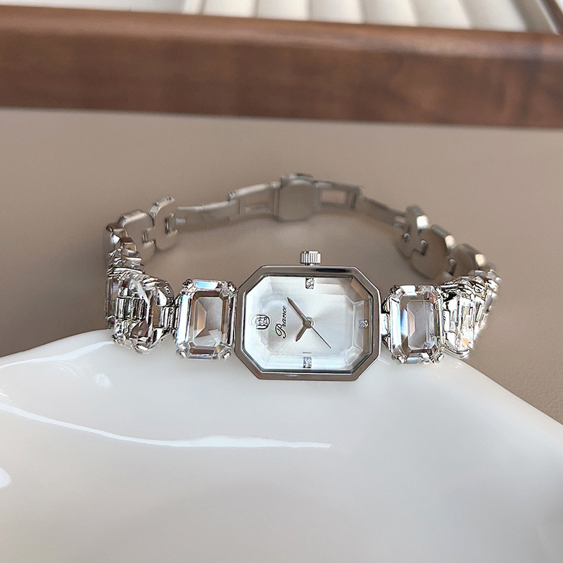 UTHAI นาฬิกาผู้หญิงสำหรับสาวนา - Luxury Watch White บทวิจารณ์และราคา