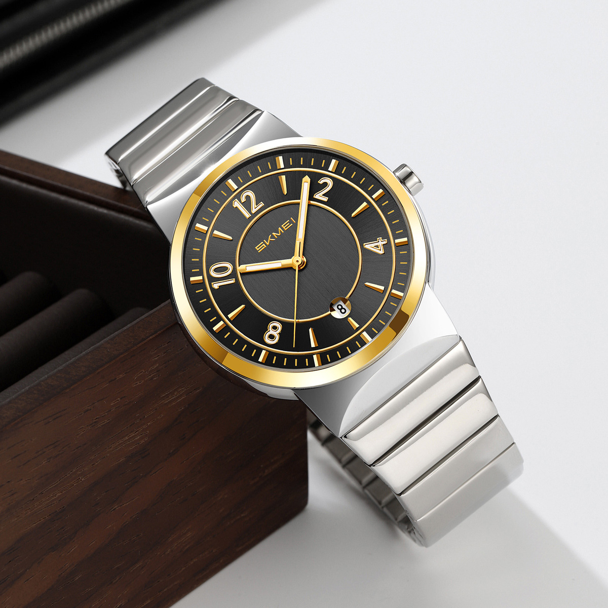 นาฬิกาข้อมือผู้ชายสายเหล็กหรูห - Luxury Watch Business บทวิจารณ์และราคา