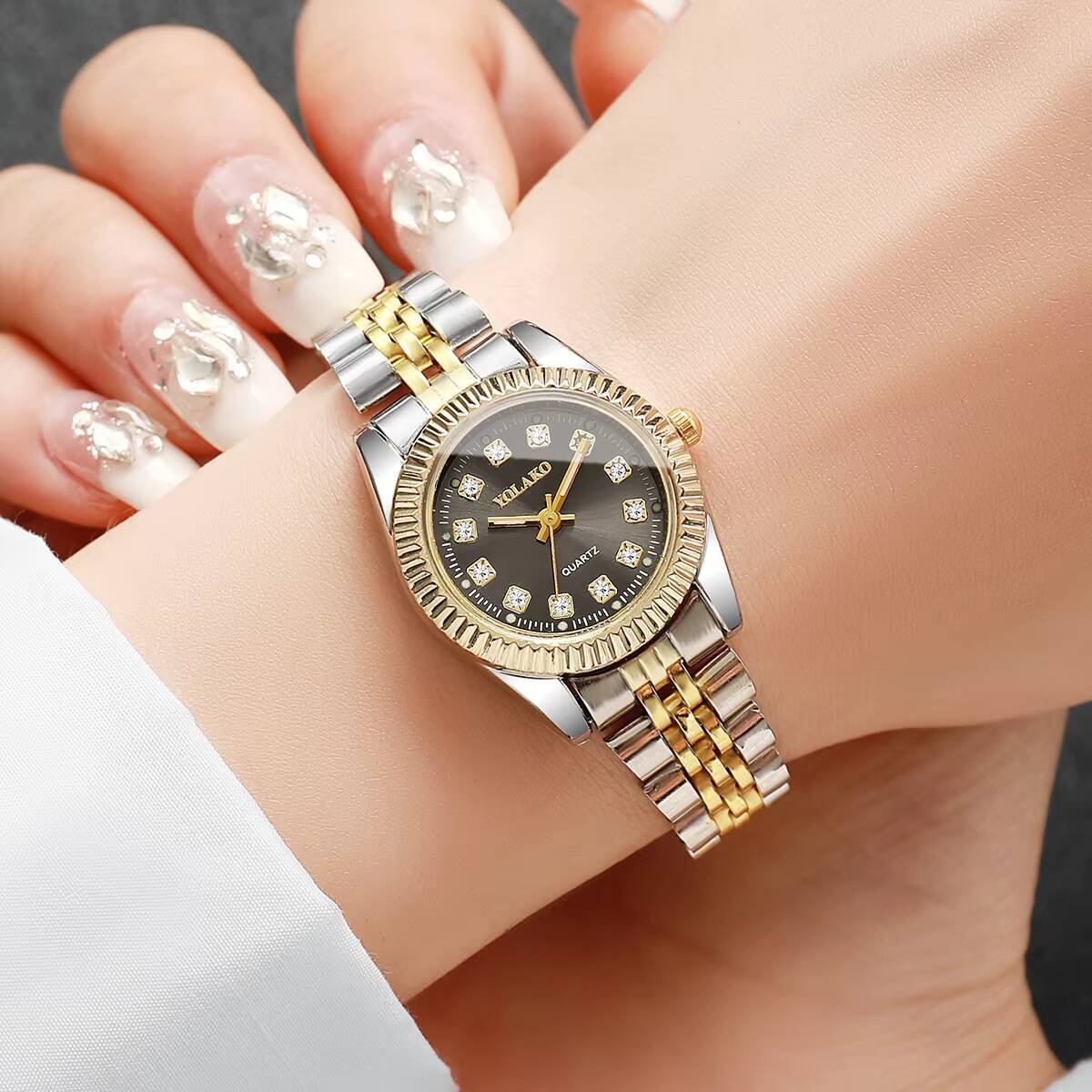 แฟชั่นไรน์สโตนผู้หญิงนาฬิกาควอ - Luxury Watch Storage บทวิจารณ์และราคา
