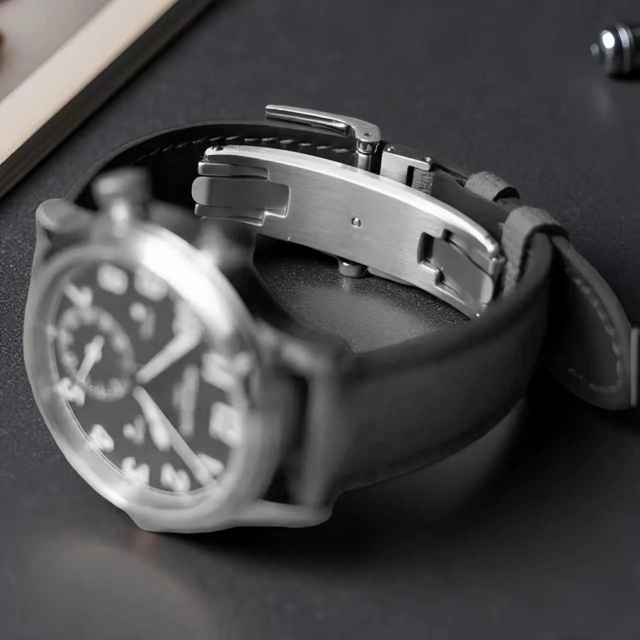 สายนาฬิกาแบบสปริงพร้อมตัวล็อคแ - Luxury Watch News บทวิจารณ์และราคา